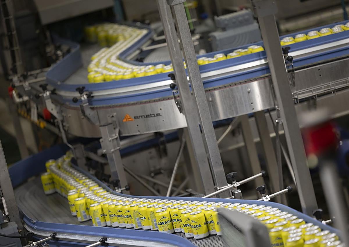 Imagen secundaria 1 - Cervecera de Canarias amplía su oferta de cerveza sin alcohol ante el crecimiento constante de la demanda