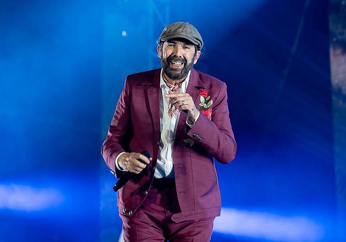 El cantante Juan Luis Guerra durante un concierto.