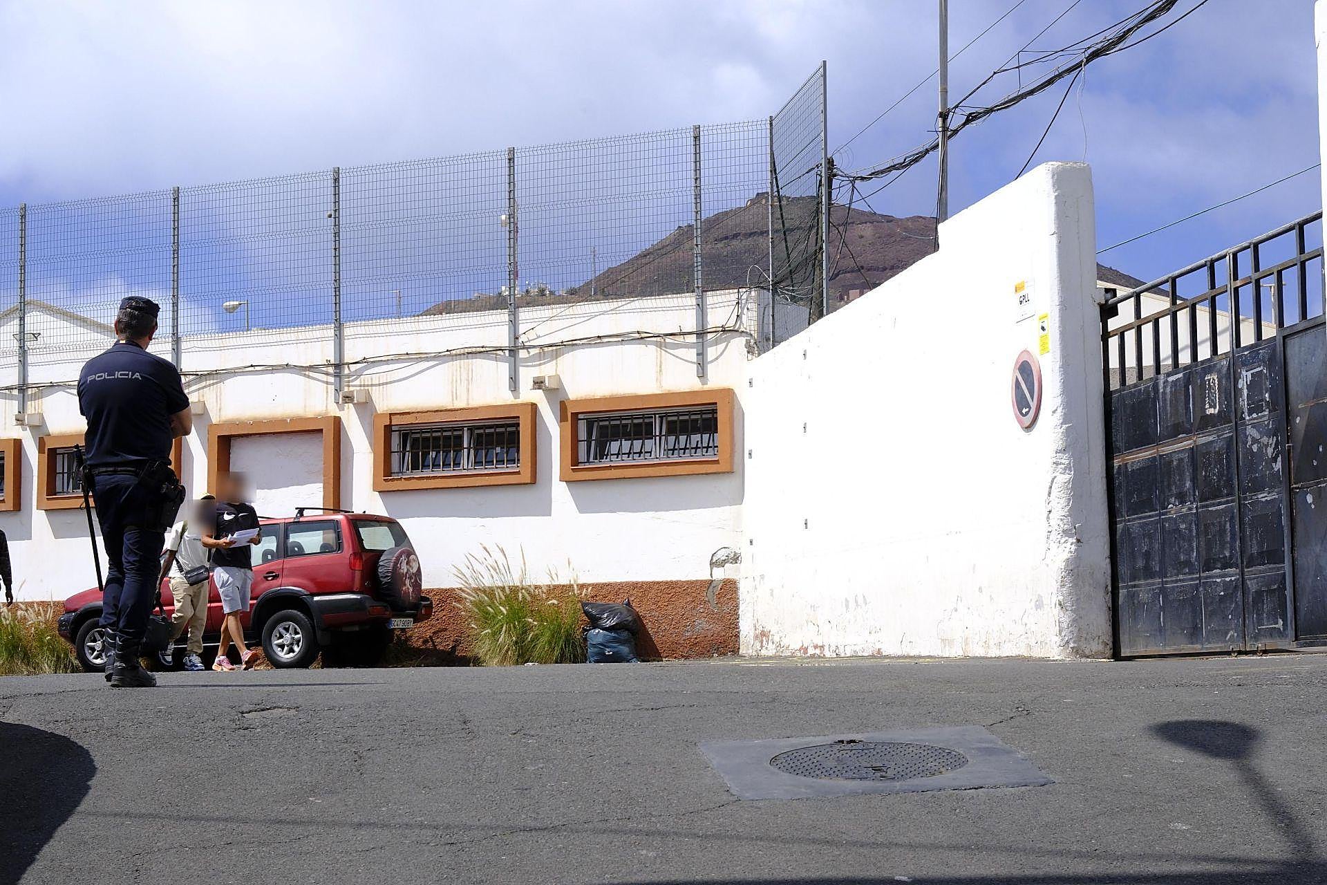 Así fue el traslado de los primeros menores asilados a Canarias 50