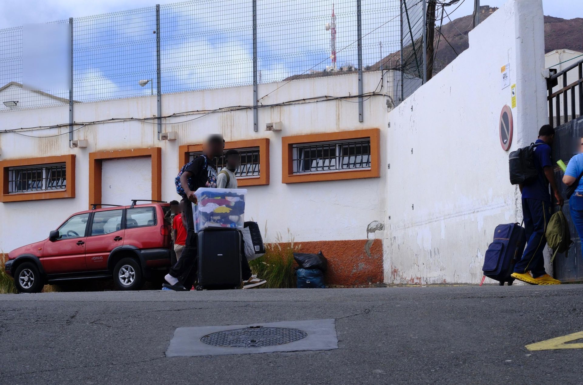 Así fue el traslado de los primeros menores asilados a Canarias 50