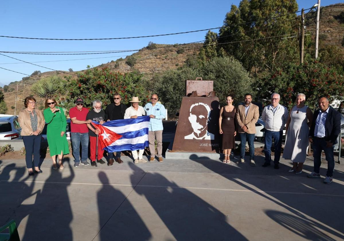 La escultura en honor a Antonio Pérez Monzón es obra de Orlando Hernández.