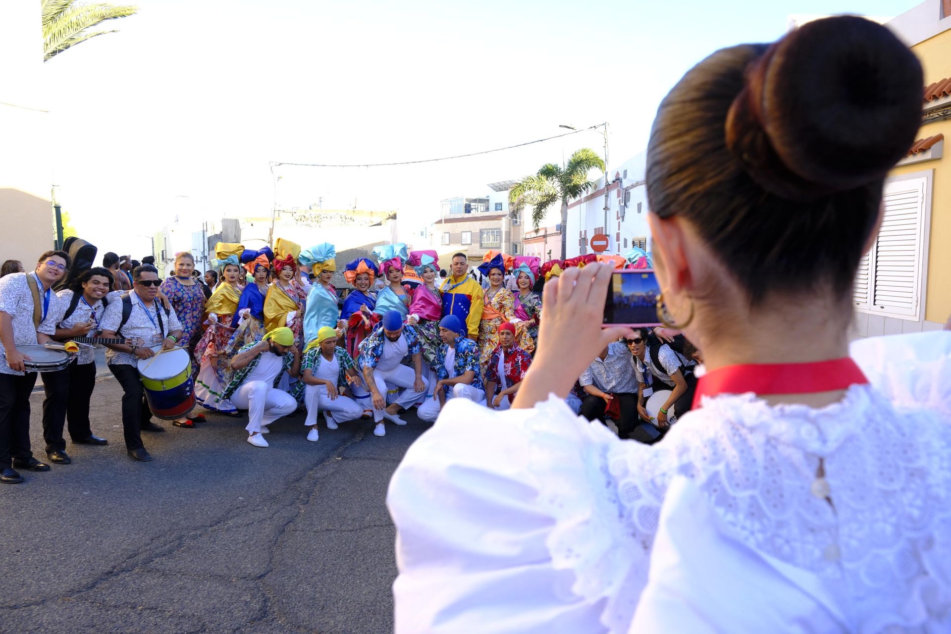 Color, música y cultura en el pasacalles de folclore de Ingenio