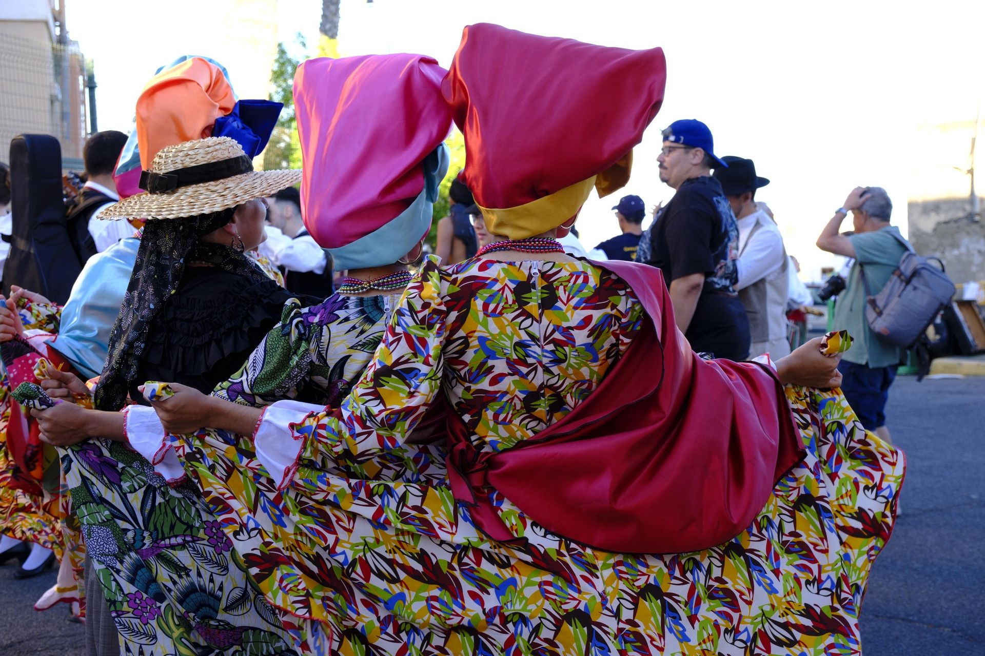 Color, música y cultura en el pasacalles de folclore de Ingenio