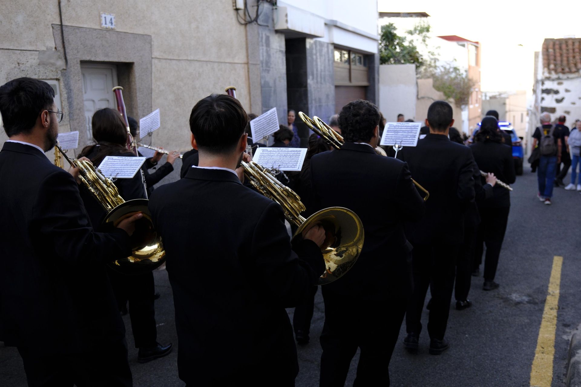 Color, música y cultura en el pasacalles de folclore de Ingenio