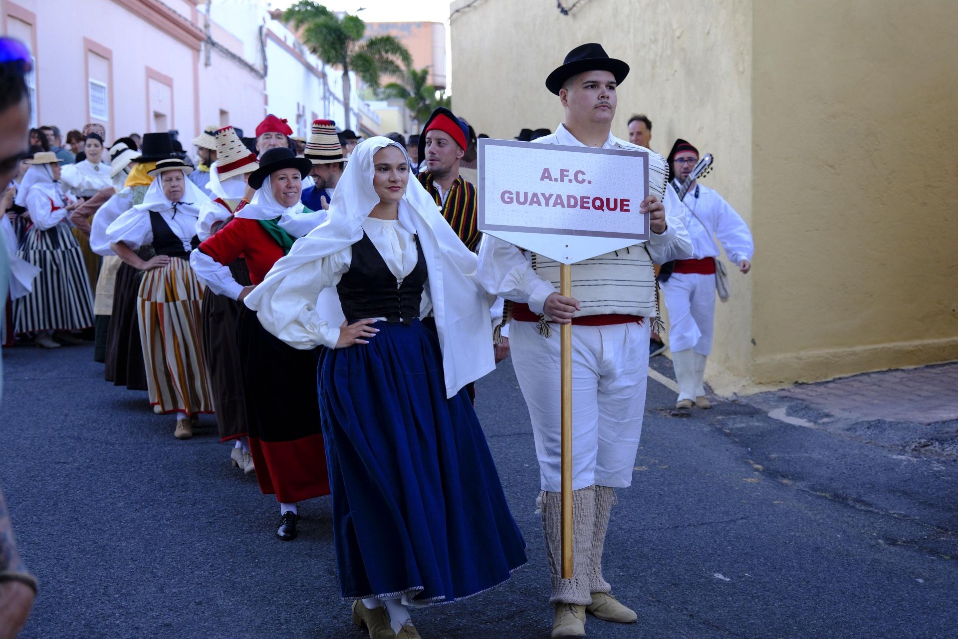 Color, música y cultura en el pasacalles de folclore de Ingenio