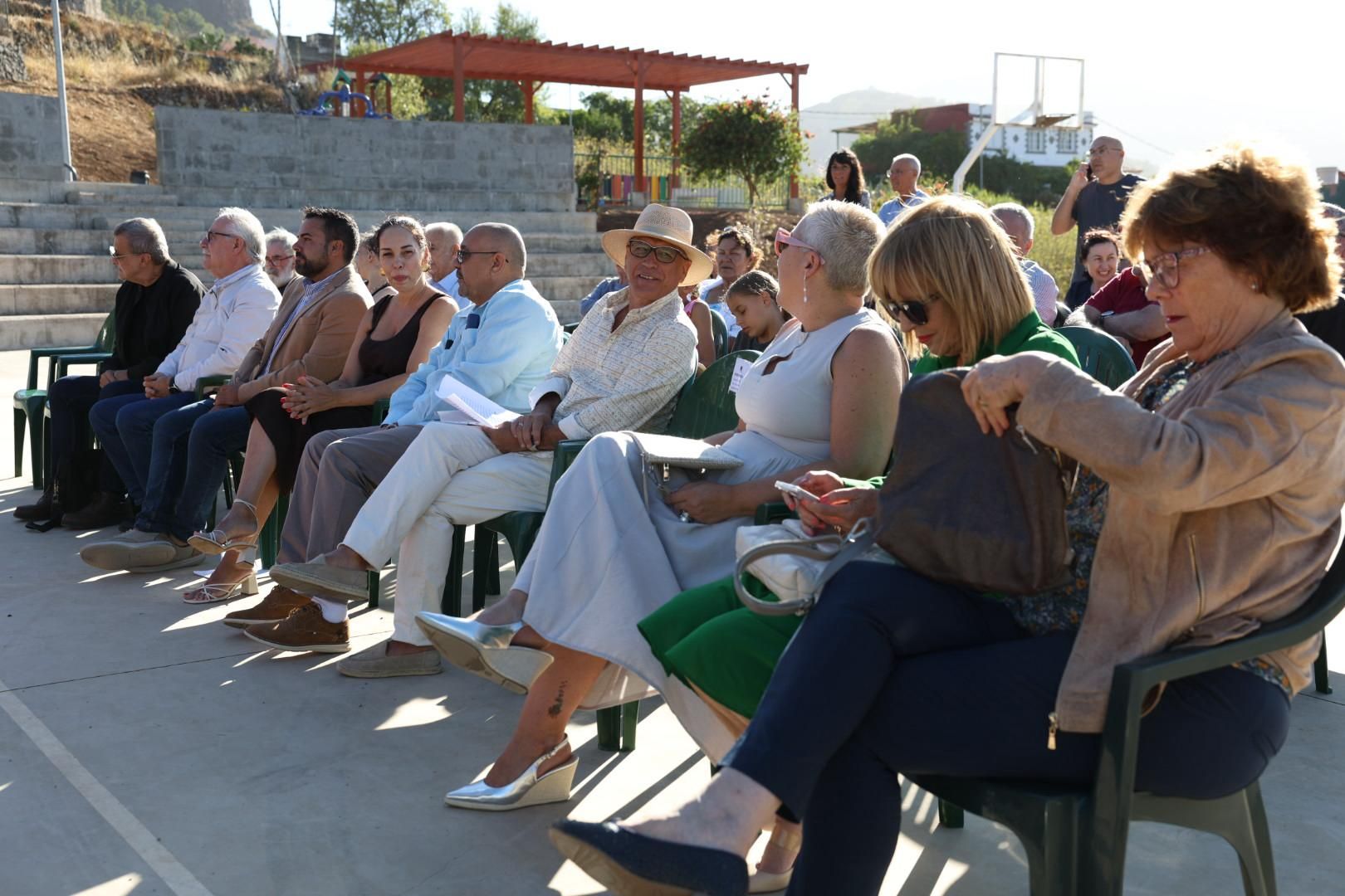 Momento en el que se descubrió la estatua en honor al abuelo de José Martí