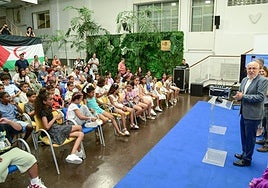 Recepción en el Cabildo a los menores saharauis del programa Vacaciones en paz.
