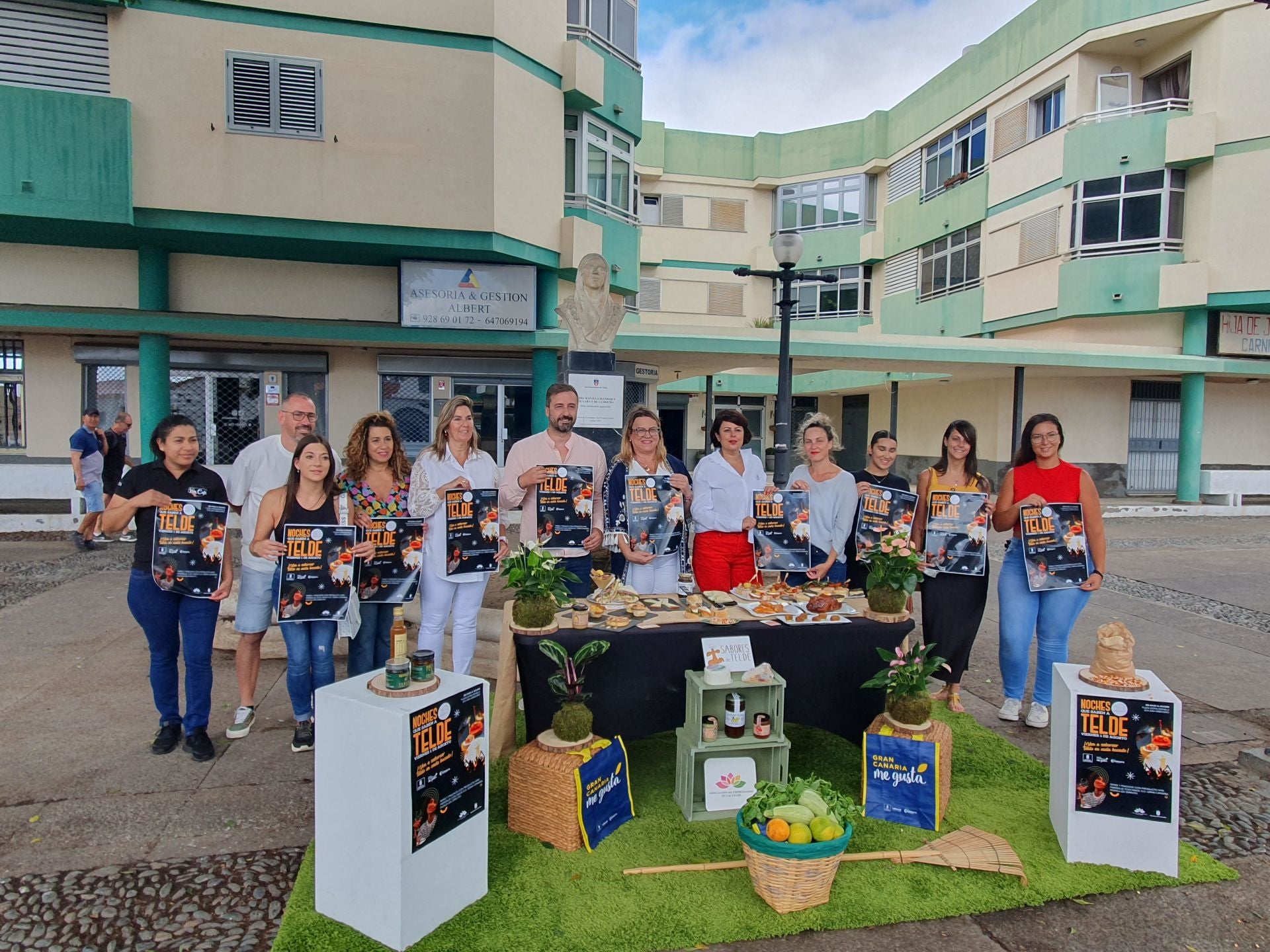 La plaza Doña Rafaela acogió la presentación de 'Noches que saben a Telde'.