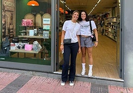 Las jugadoras Maja Portillo -izquierda- y Mika Paz ya están en la isla.