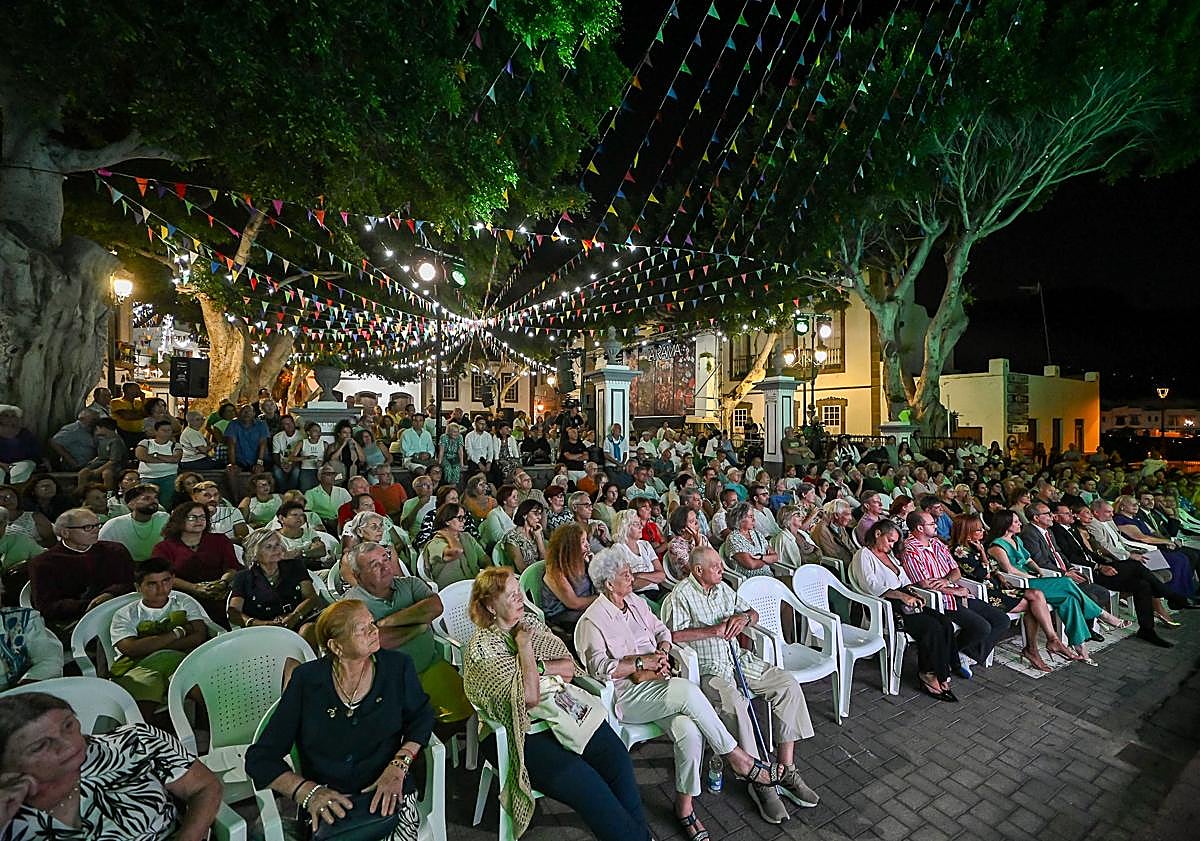 Imagen principal - Nacho González Oramas pregona las fiestas en Agaete, su casa y su «refugio de felicidad»
