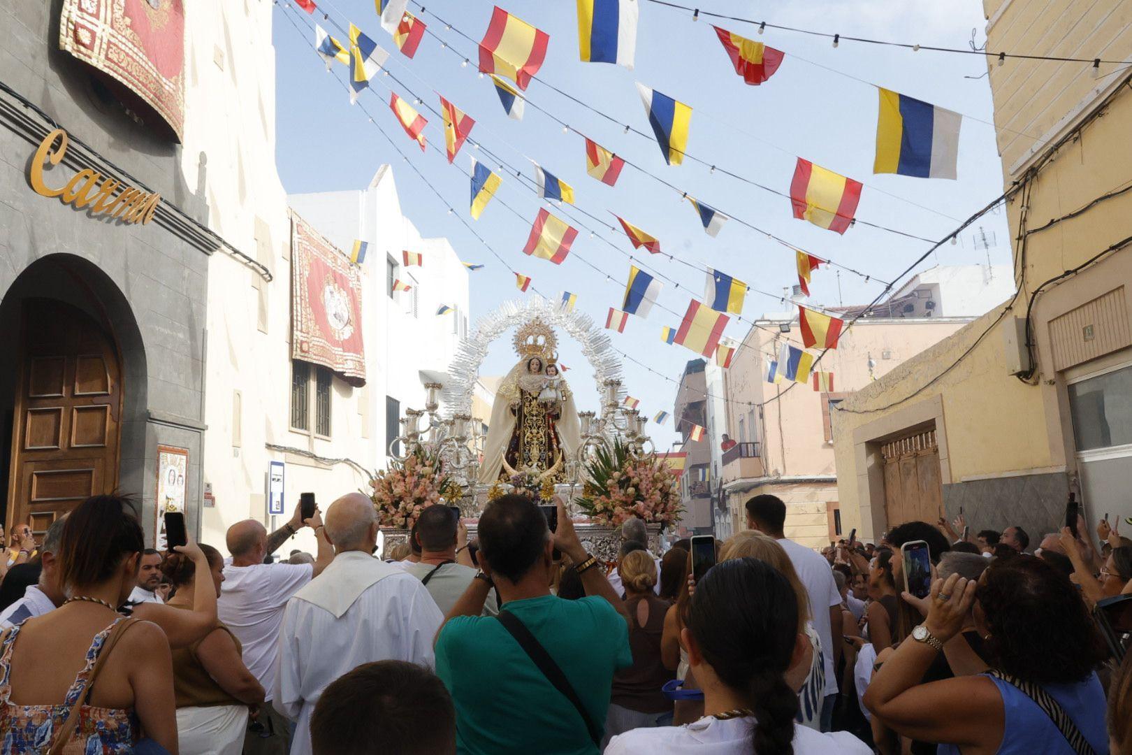 La Isleta volvió a echarse a la calle por la Virgen del Carmen