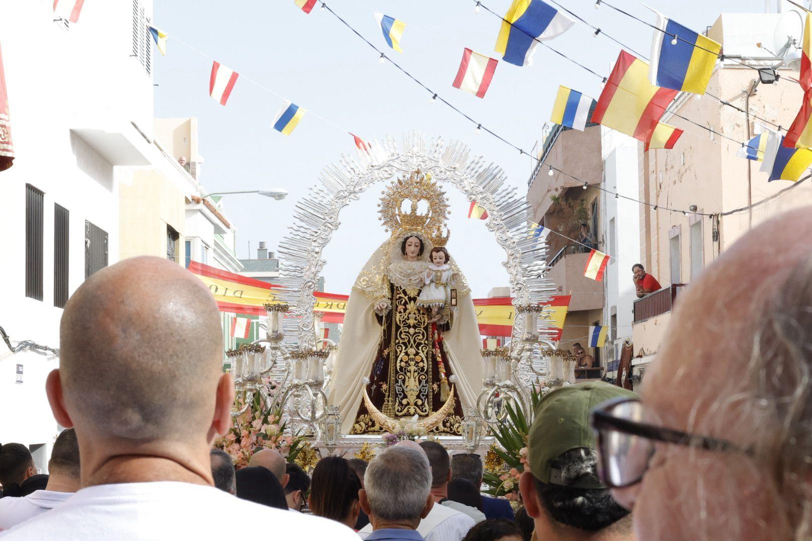 La Isleta volvió a echarse a la calle por la Virgen del Carmen