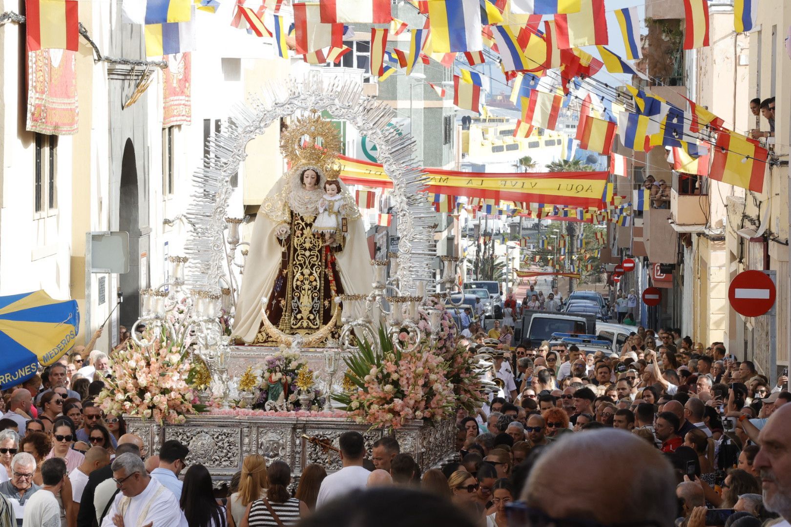La Isleta volvió a echarse a la calle por la Virgen del Carmen
