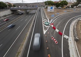Vista del nuevo carril de acceso al campus de Tafira desde la circunvalación.