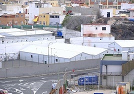 Imagen aérea de las instalaciones para personas migrantes en el Canarias50.