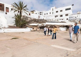 David de León, concejal de Patrimonio Histórico, en la zona de la Cornisa de Puerto del Rosario.