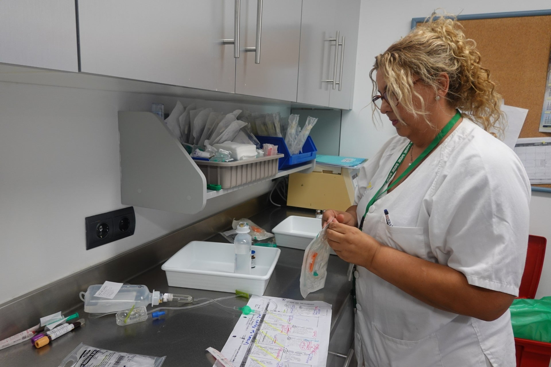 Imagen de una enfermera trabajando.