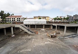 El 'mamotreto' de Santa Brígida, denominado ahora como Gran Canaria Central, lleva más de dos décadas de abandono en pleno casco de la Villa.
