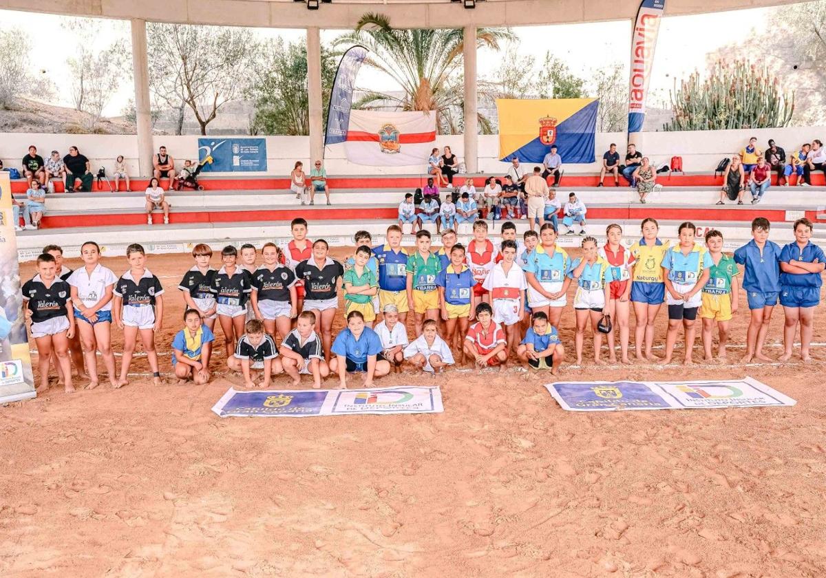 Posado de los niños y niñas que tomaron parte de la convocatoria en Pedro Hidalgo.