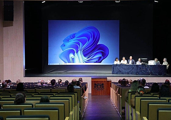 Acto en el que se realizó el sorteo de viviendas en El Sequero.