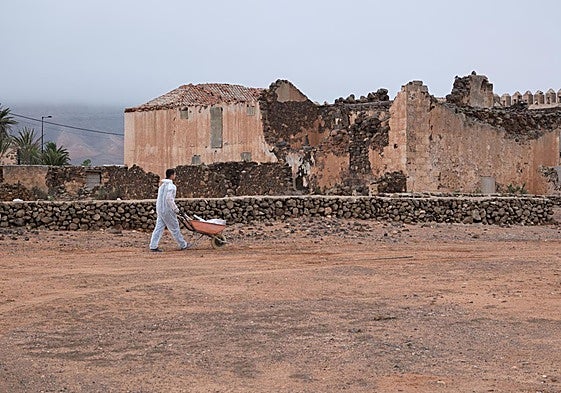 Se trata de la primera fase de rehabilitación de la casona levantada en el siglo XVIII en La Oliva casco.