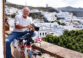 Nacho González, en el campanario de la iglesia de La Concepción, en Agaete.