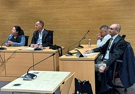 Imagen de archivo de los encausados y sus respectivos abogados en el juicio por el crimen.