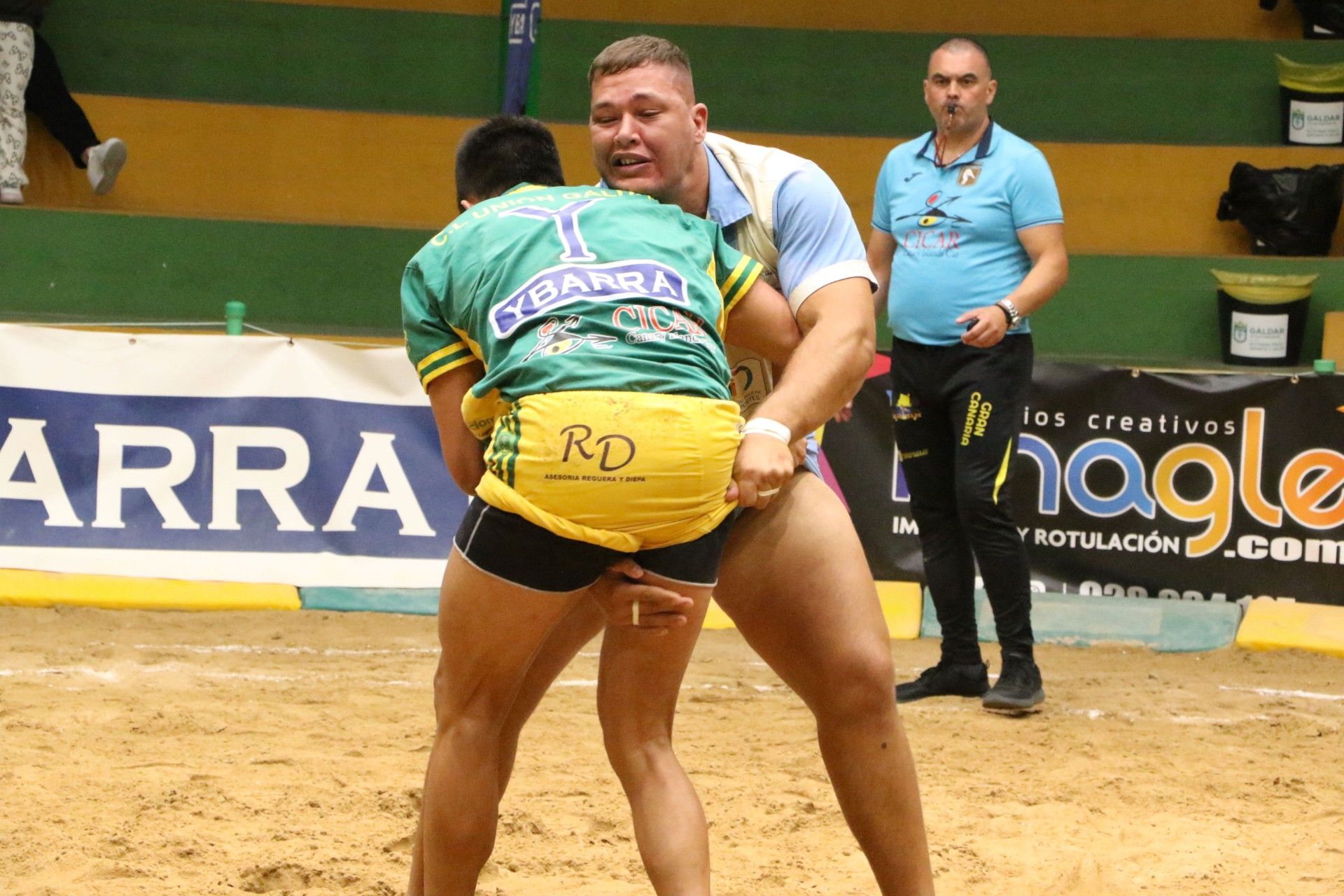 Alberto Zamora, en plena luchada.