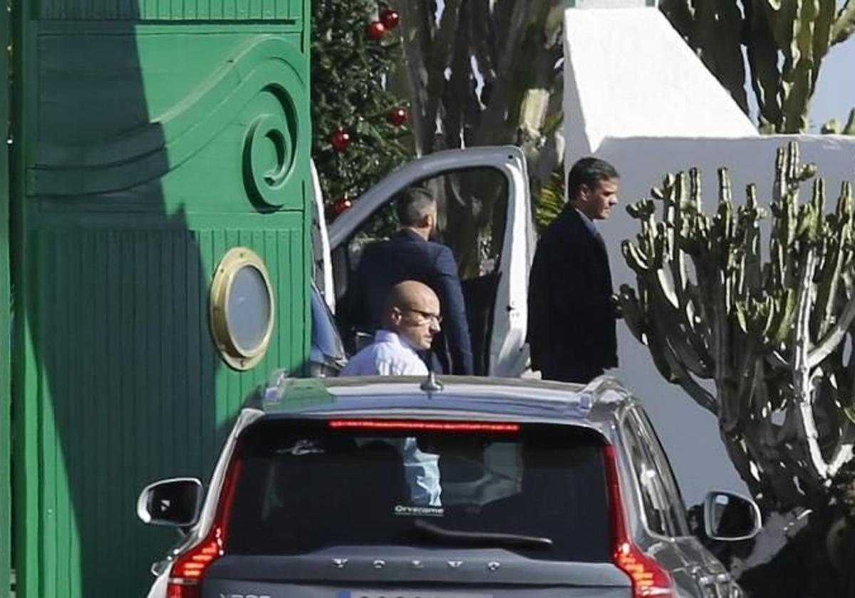 Imagen de archivo de Pedro Sánchez a su llegada a la residencia de La Mareta en 2024.