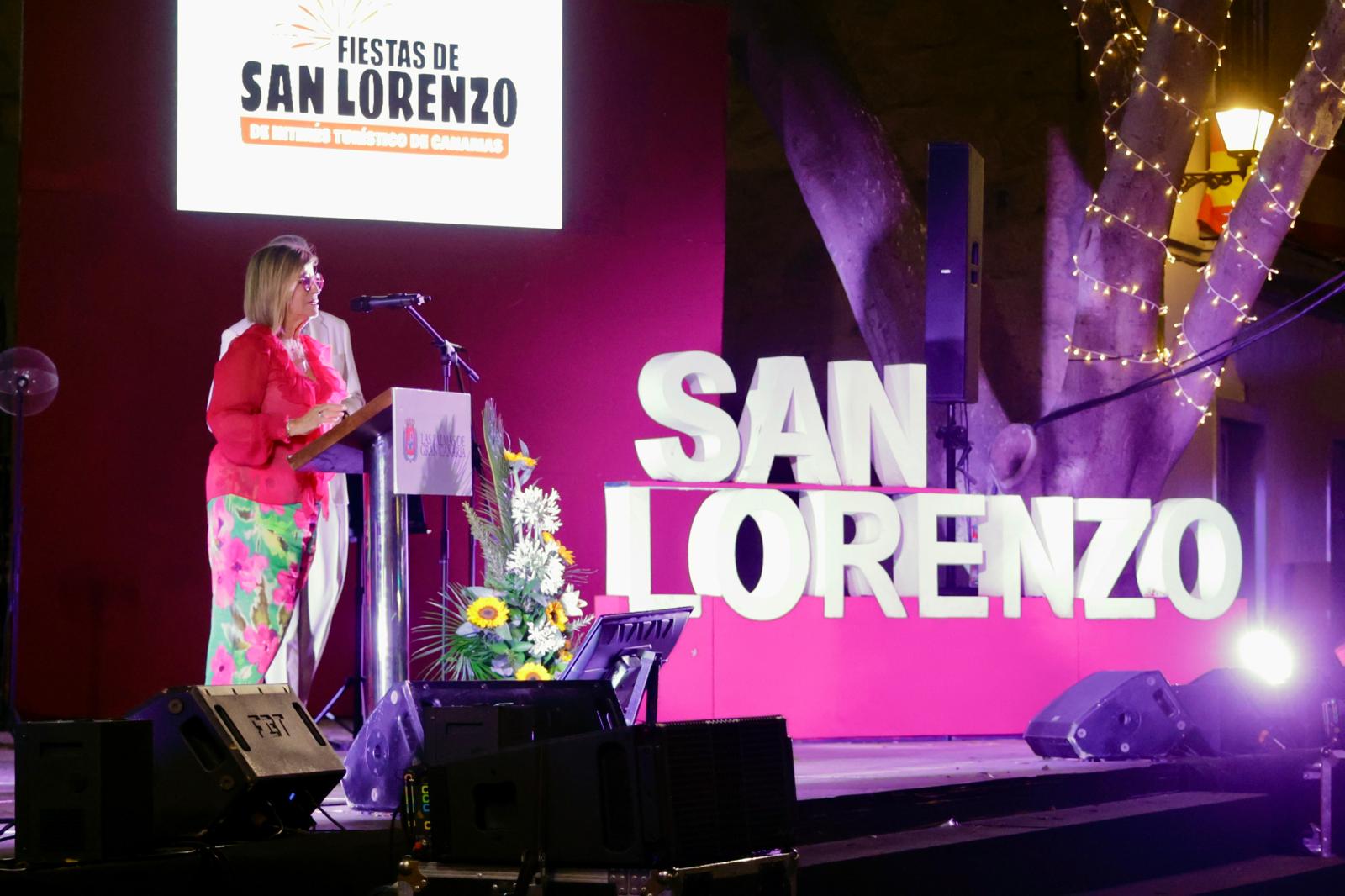 Imágenes de la lectura del pregón en la plaza de San Lorenzo