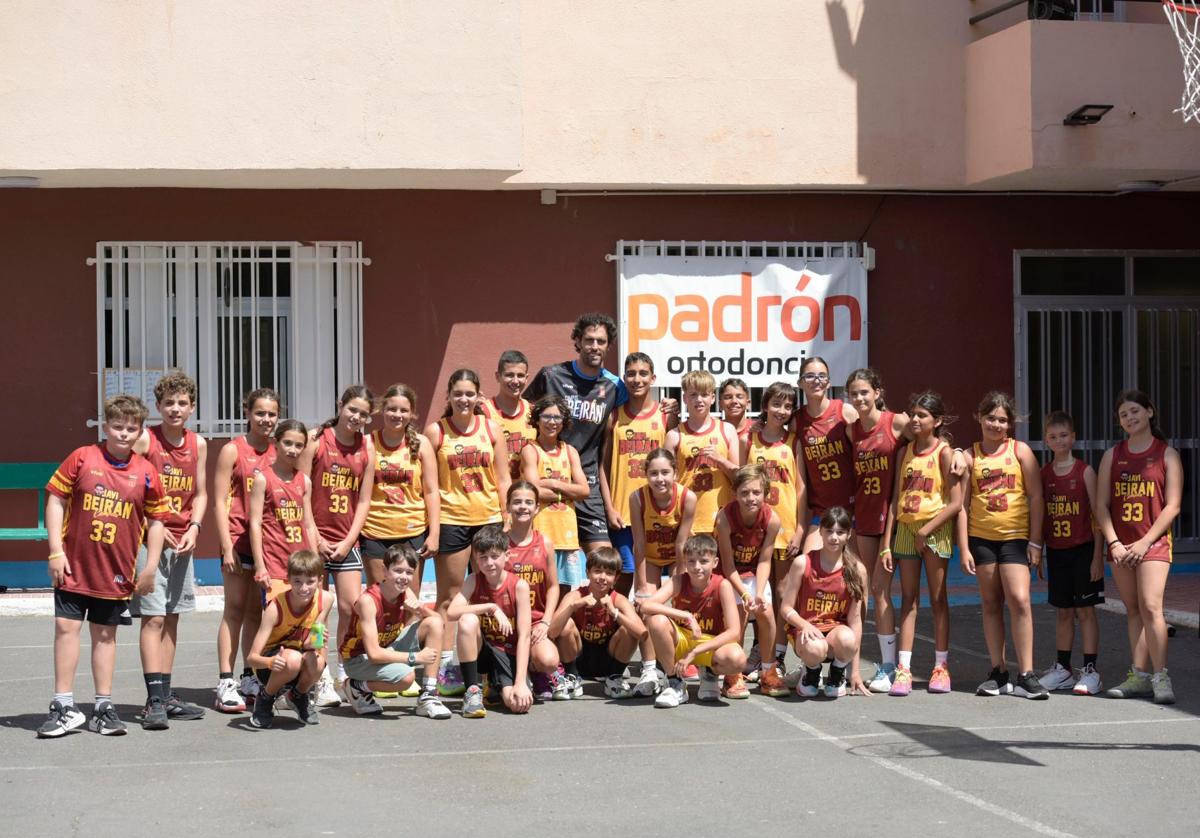 Beirán se fotografió con varios participantes.