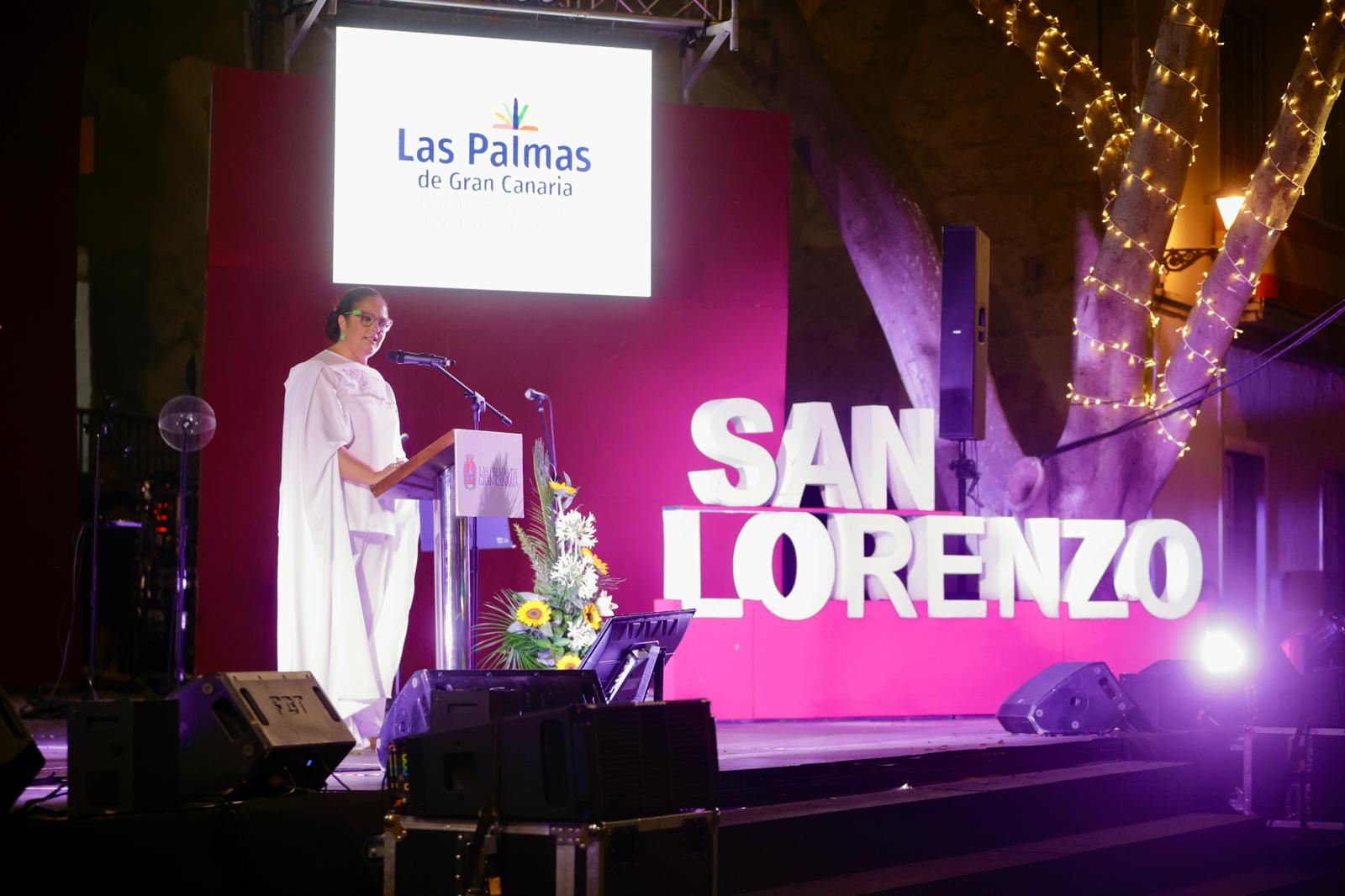 Imágenes de la lectura del pregón en la plaza de San Lorenzo