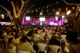 Imágenes de la lectura del pregón en la plaza de San Lorenzo