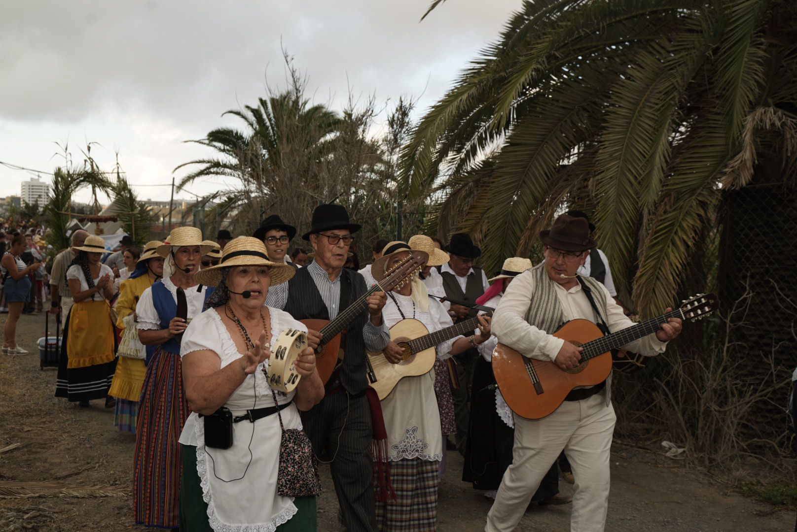 Carretes y romeros por el Camino Viejo de San Lorenzo