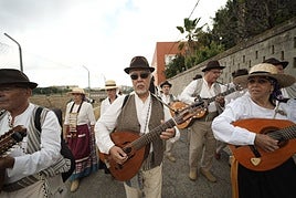Carretes y romeros por el Camino Viejo de San Lorenzo