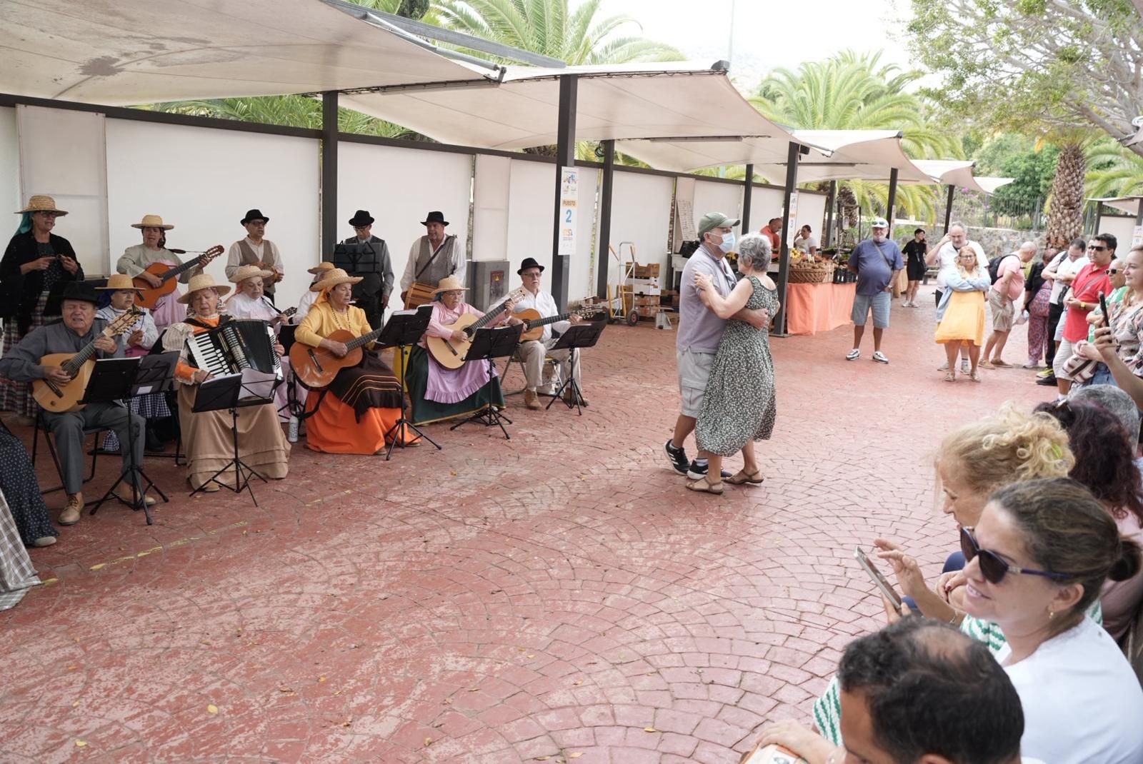 Mercado agrícola y muestra de artesanía Tasate con motivo de las fiestas de San Lorenzo
