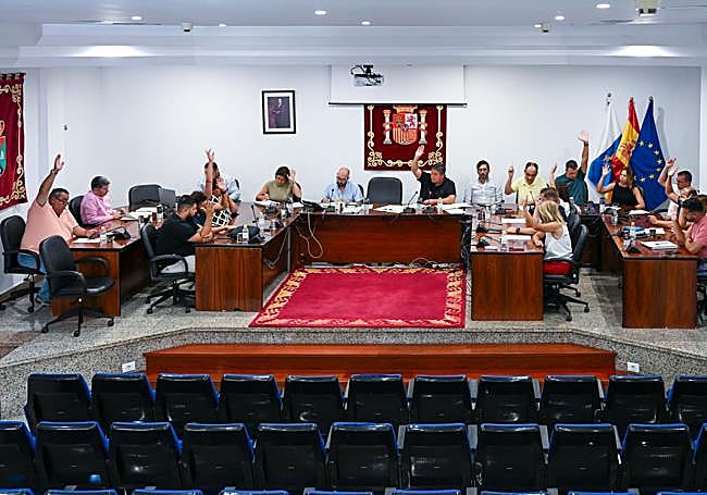 Vista de la sesión plenaria celebrada este lunes por el Ayuntamiento de Mogán.