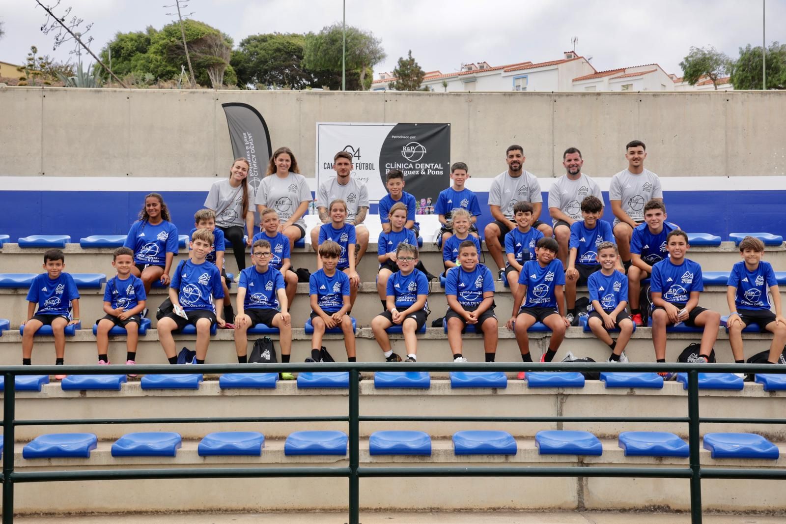 Las imágenes de Alex Suárez, en su campus con los niños