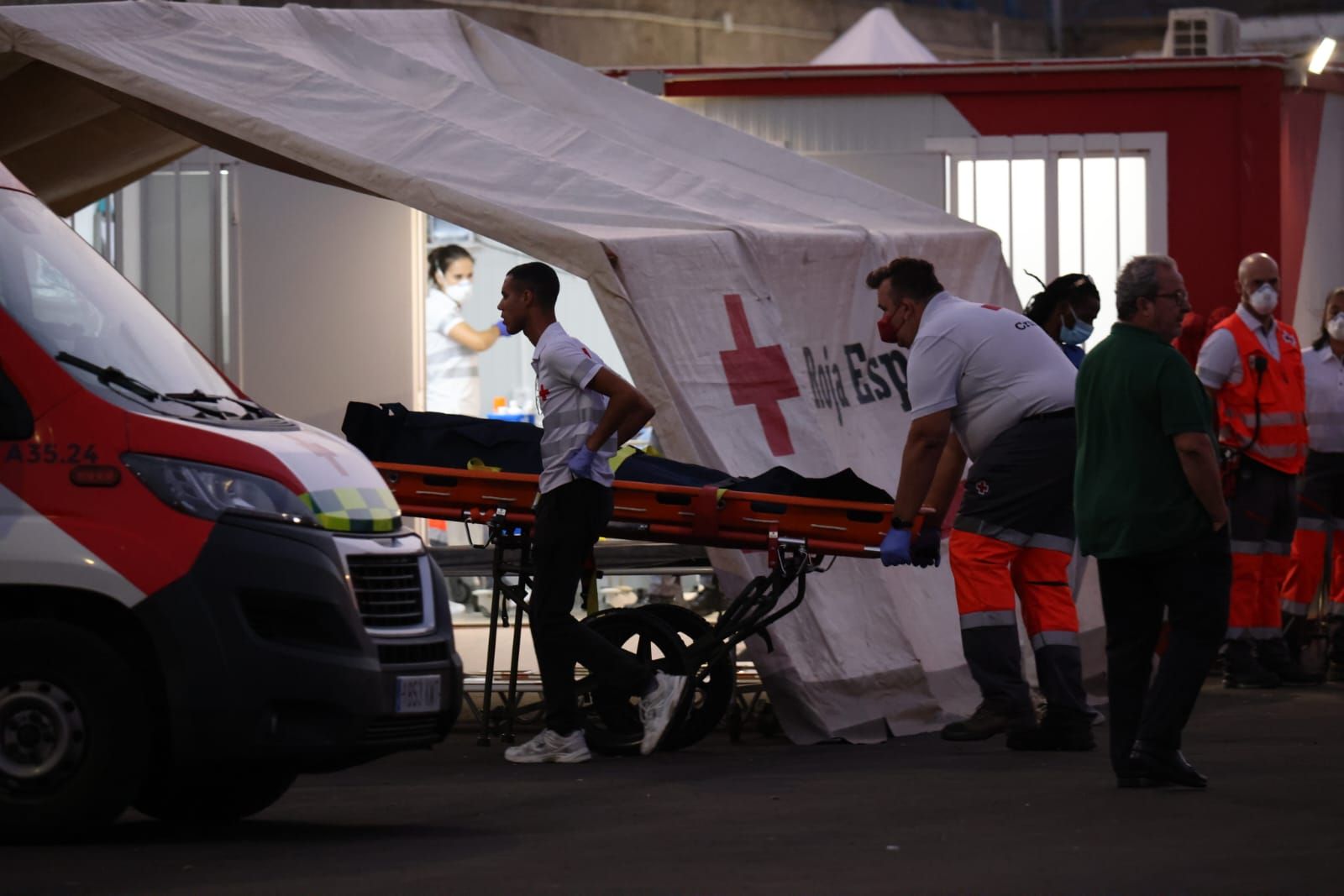 Así fue la llegada del cayuco con un fallecido a Gran Canaria