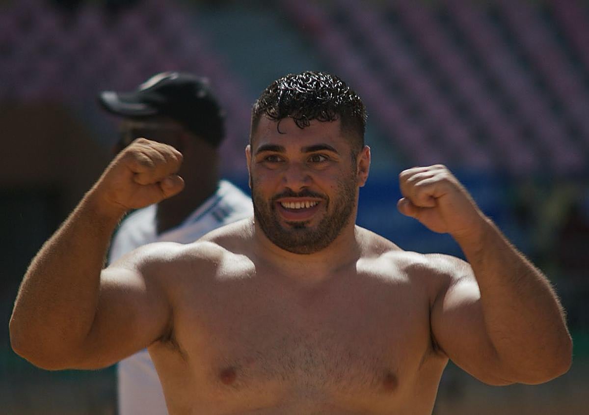 Imagen secundaria 1 - La lucha canaria conquista Dakar en un histórico encuentro cultural y deportivo