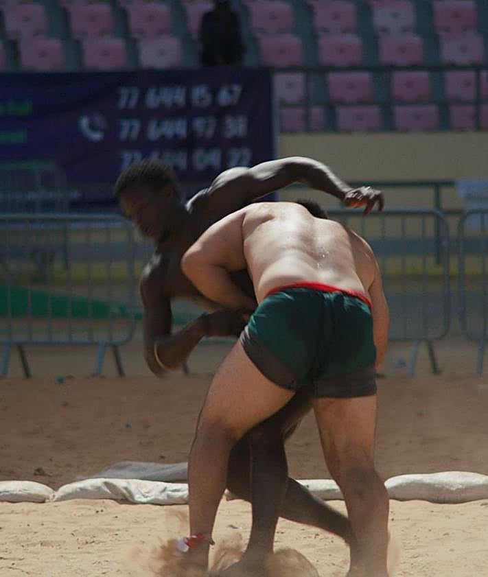 Imagen secundaria 2 - La lucha canaria conquista Dakar en un histórico encuentro cultural y deportivo