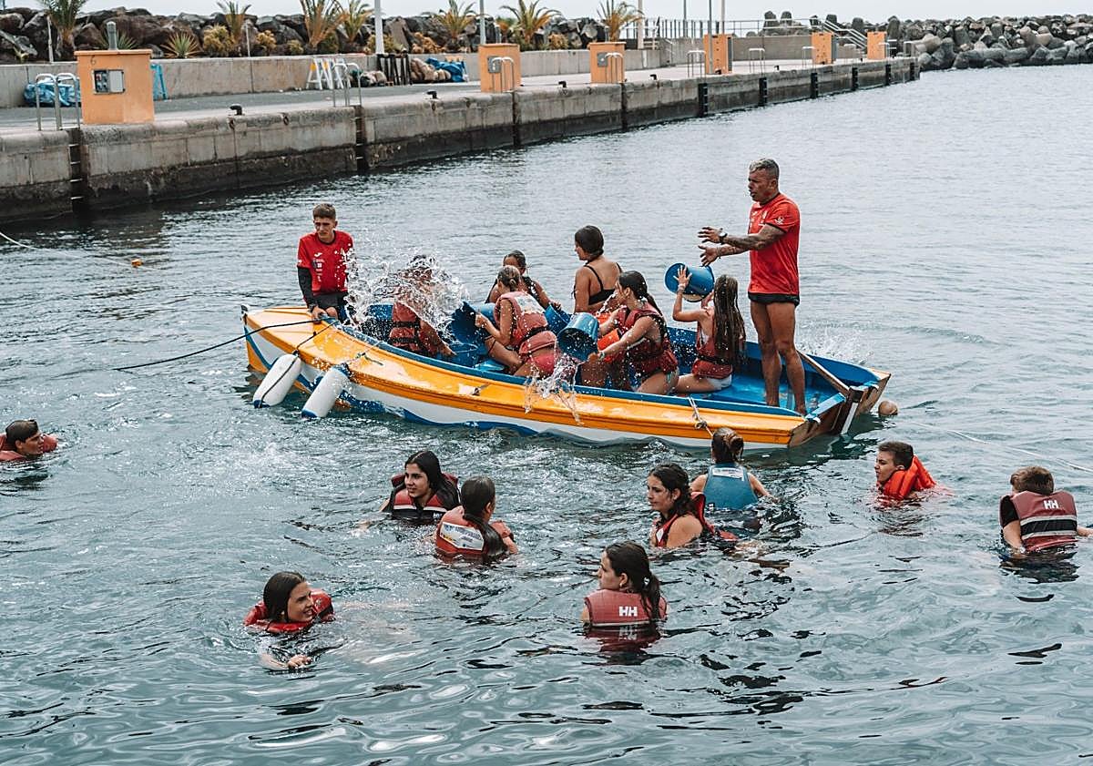 Imagen principal - Éxito del curso de Iniciación a la Vela Latina