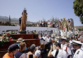 Miles de feligreses asisten al encuentro entre San José y Nuestra Señora de Las Nieves.