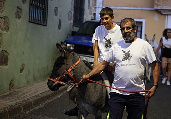 Vecinos de Lanzarote, Valleseco, en la Noche Mágica del Burro.