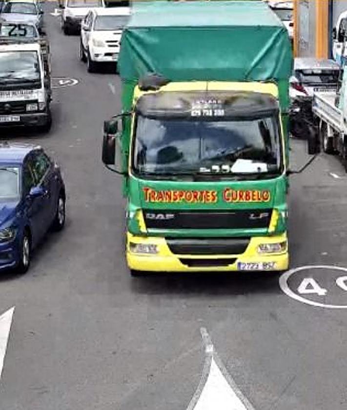 Imagen secundaria 2 - Imágenes captadas por las cámaras de Cruz de La Gallina en distintos puntos del polígono.