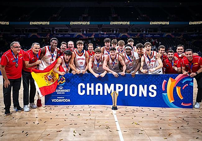 España U18 festeja a lo grande el triunfo continental.