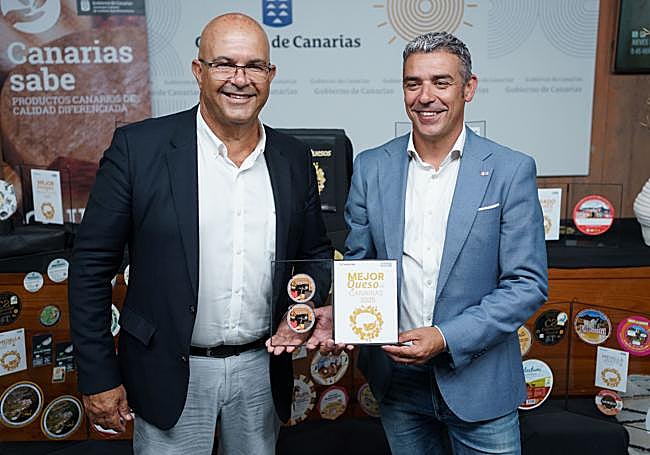 El consejero de Agricultura, Ganadería, Pesca y Soberanía Alimentariadel Gobierno de Canarias y el director del ICCA