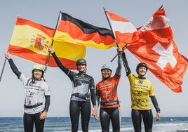 Foto de familia del podio femenino en El Burrero.