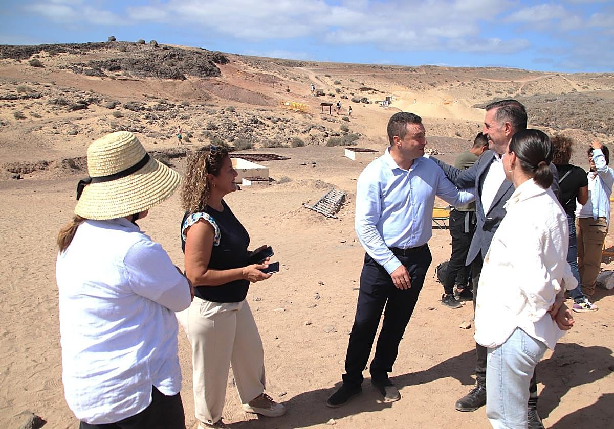 Noda, Machín y Clavijo, entre otros, en la anterior campaña en el yacimiento del siglo XV.