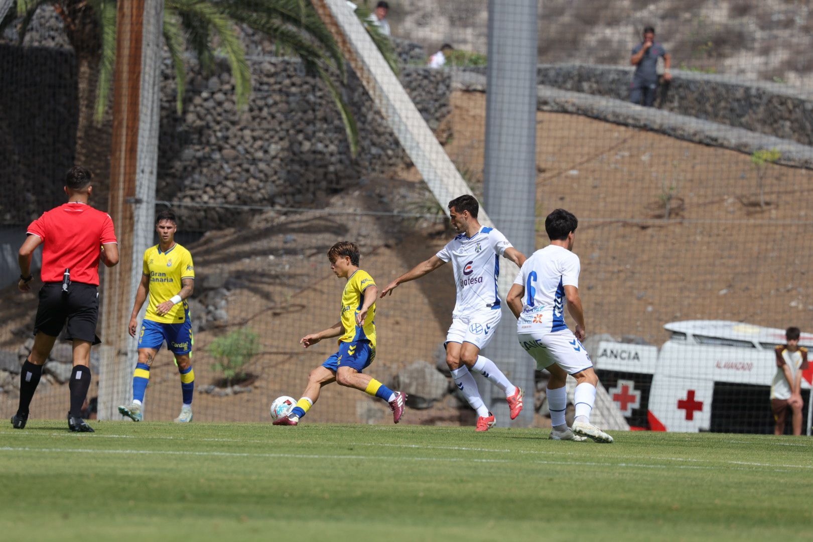 Pasión y rivalidad en el derbi canario: UD Las Palmas - CD Tenerife